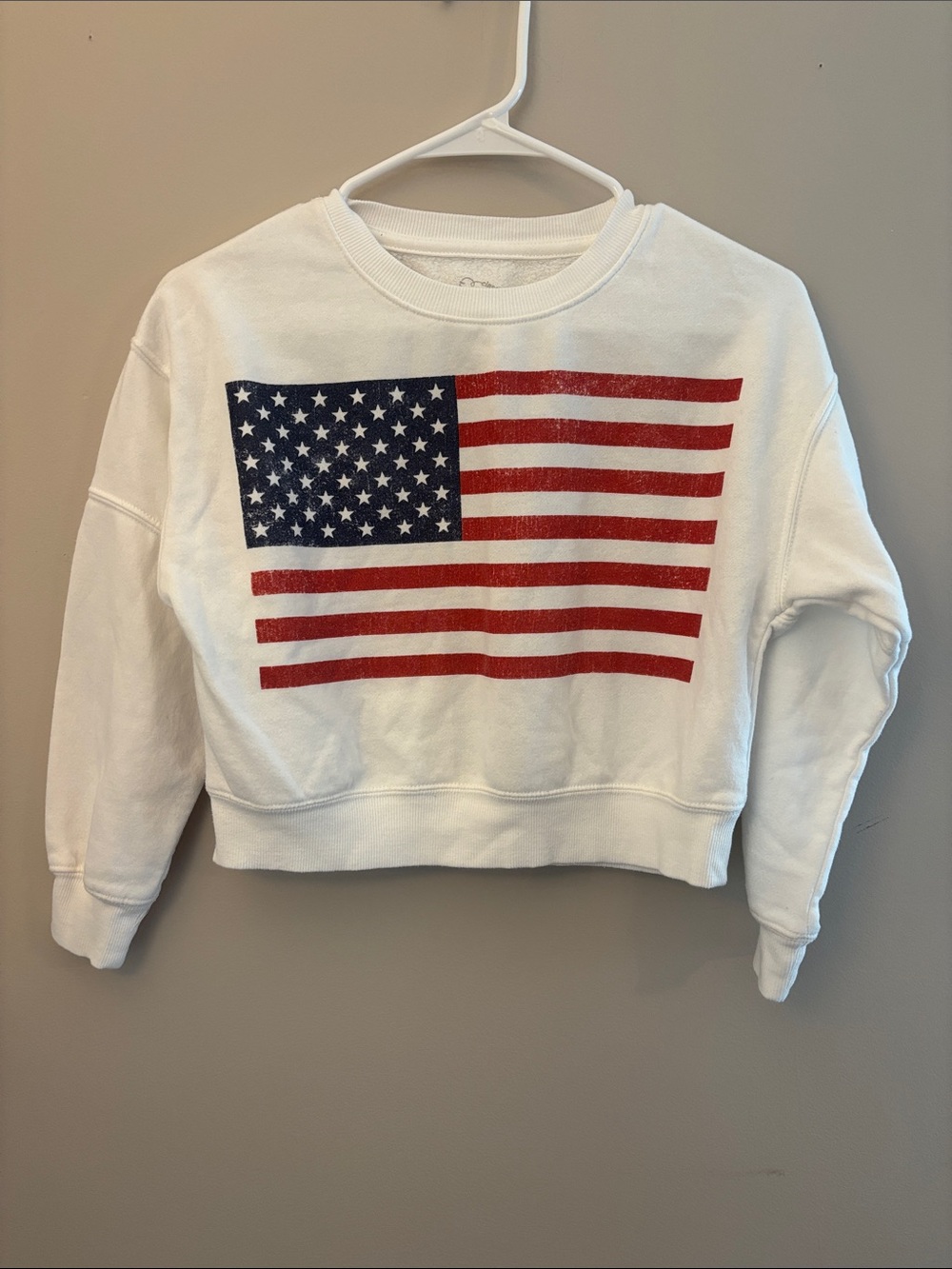 art class White Crewneck Sweatshirt with Red & Blue Flag Graphic